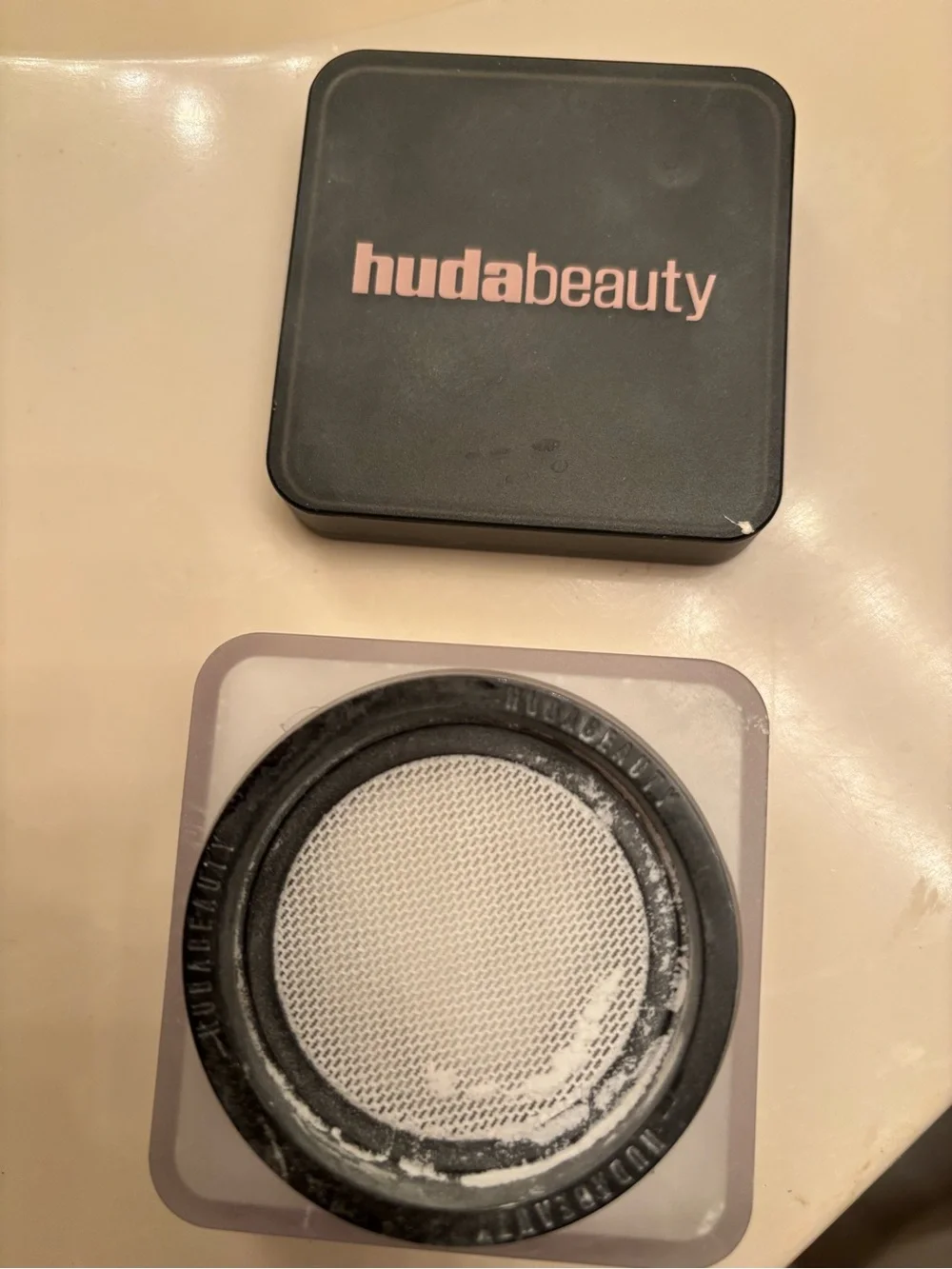 Huda Beauty Easy Bake Blurring Loose Setting Powder — White